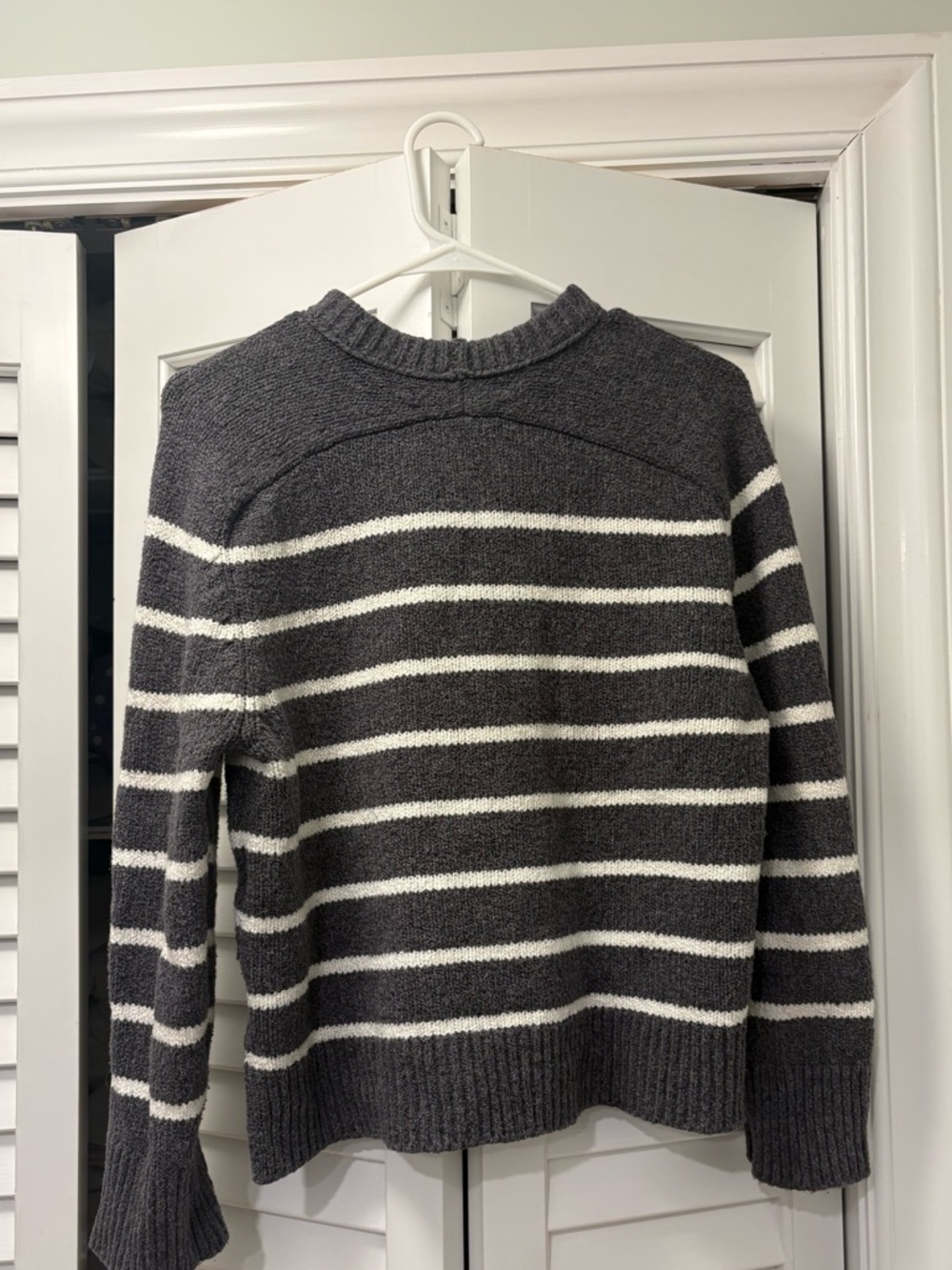 Abercrombie & Fitch Madeline Textural Crew Sweater Dark Gray Stripe Size Small - Picture 3 of 4